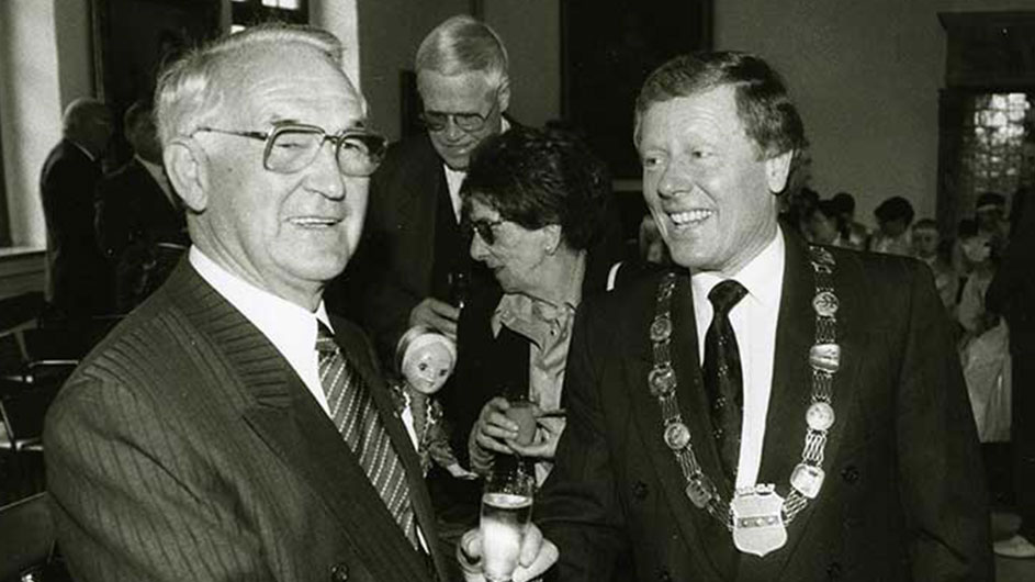 Ehrung Karl Düsterberg schwarz weiß